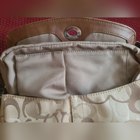 COACH HAND BAG LIKE NEW - Picture 10 of 11